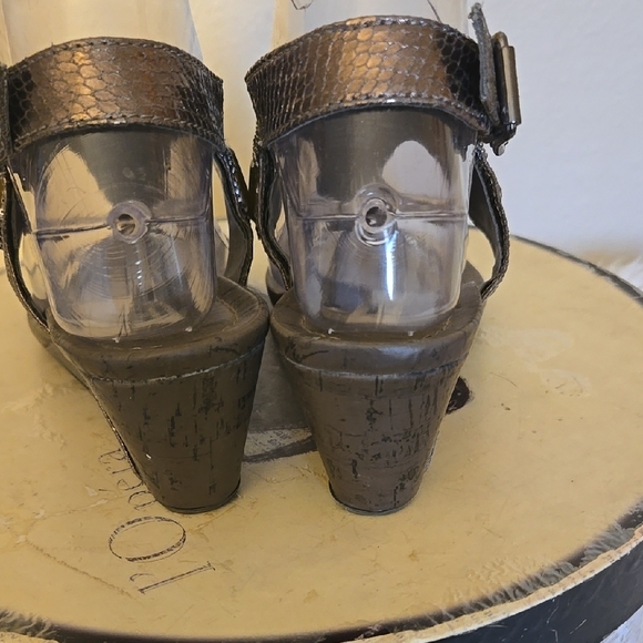 Embellished Women's Sandals with Gold Accents - Picture 5 of 10